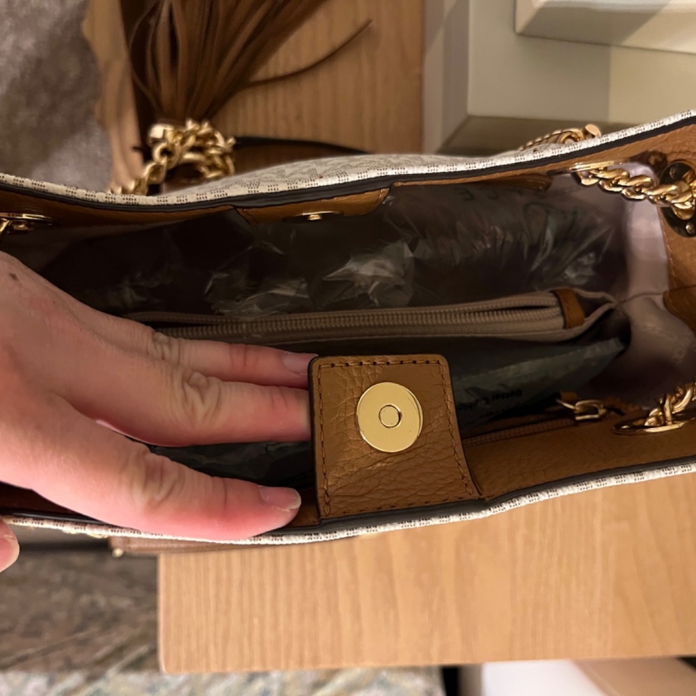 Michael kors small gold chain handbag - Picture 6 of 9